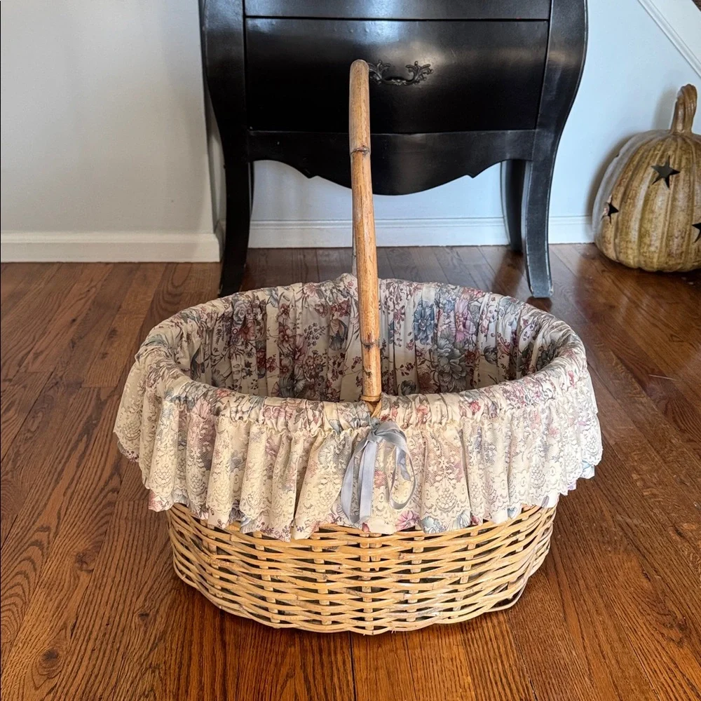 LONGABERGER VINTAGE BASKET WITH BLOSSOMS LINER